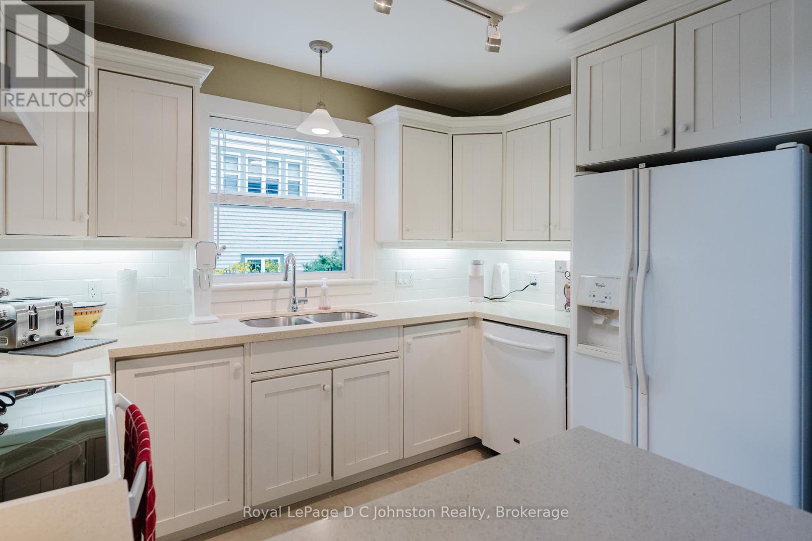 240 Summerhill Road, Saugeen Shores, Ontario  N0H 2L0 - Photo 11 - X12334915
