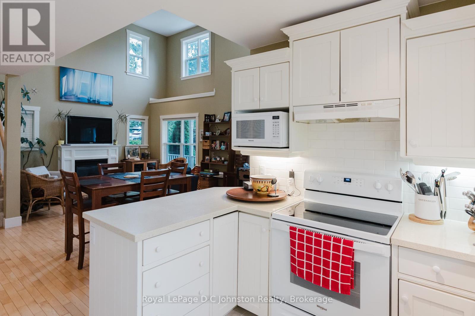 240 Summerhill Road, Saugeen Shores, Ontario  N0H 2L0 - Photo 12 - X12334915