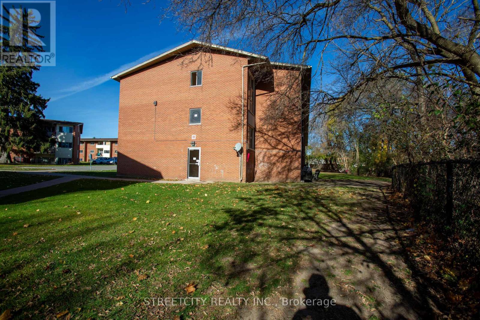 210 - 1172 Hamilton Road E, London East, Ontario  N5W 1A9 - Photo 17 - X12359602