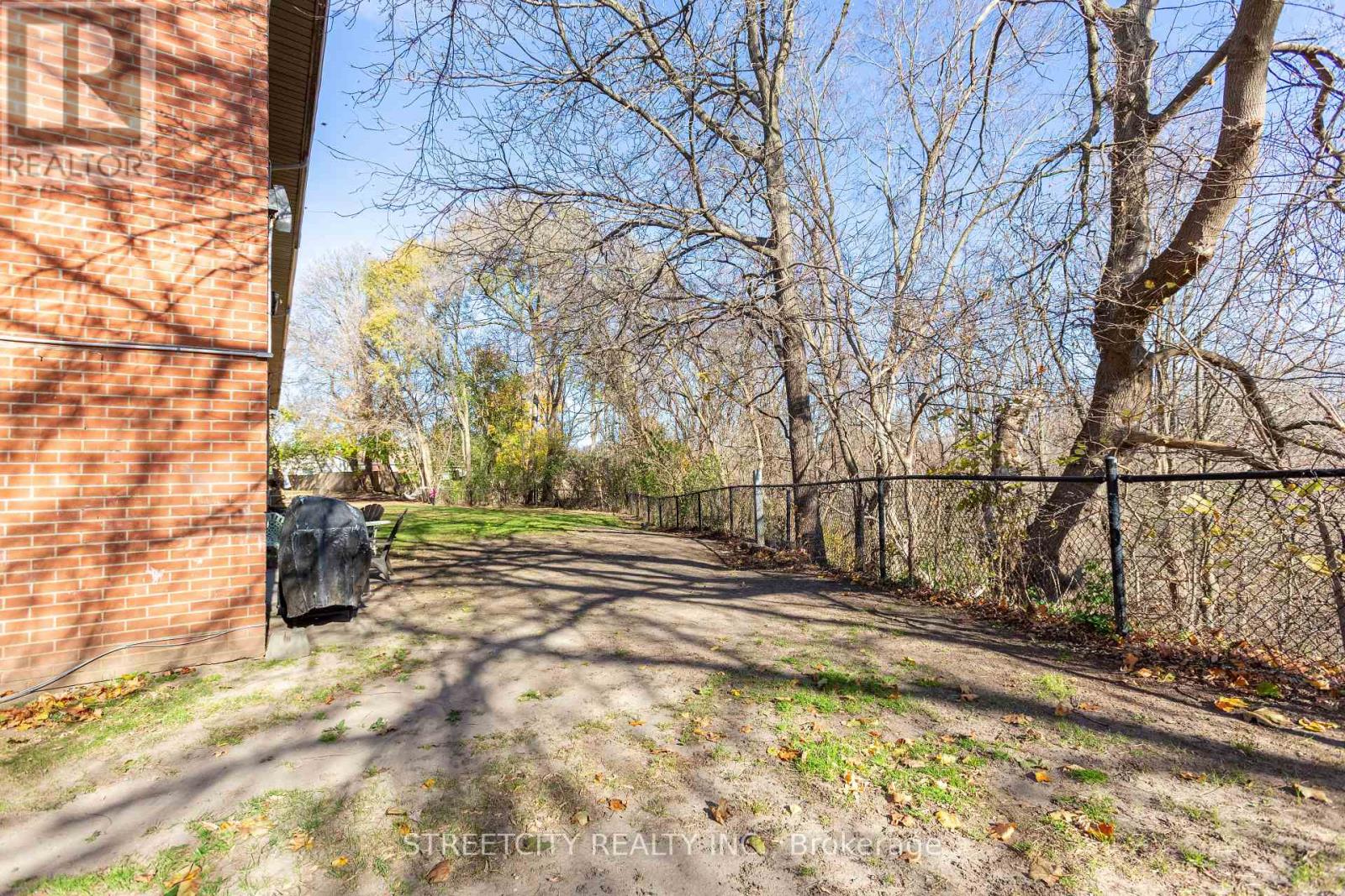 210 - 1172 Hamilton Road E, London East, Ontario  N5W 1A9 - Photo 19 - X12359602
