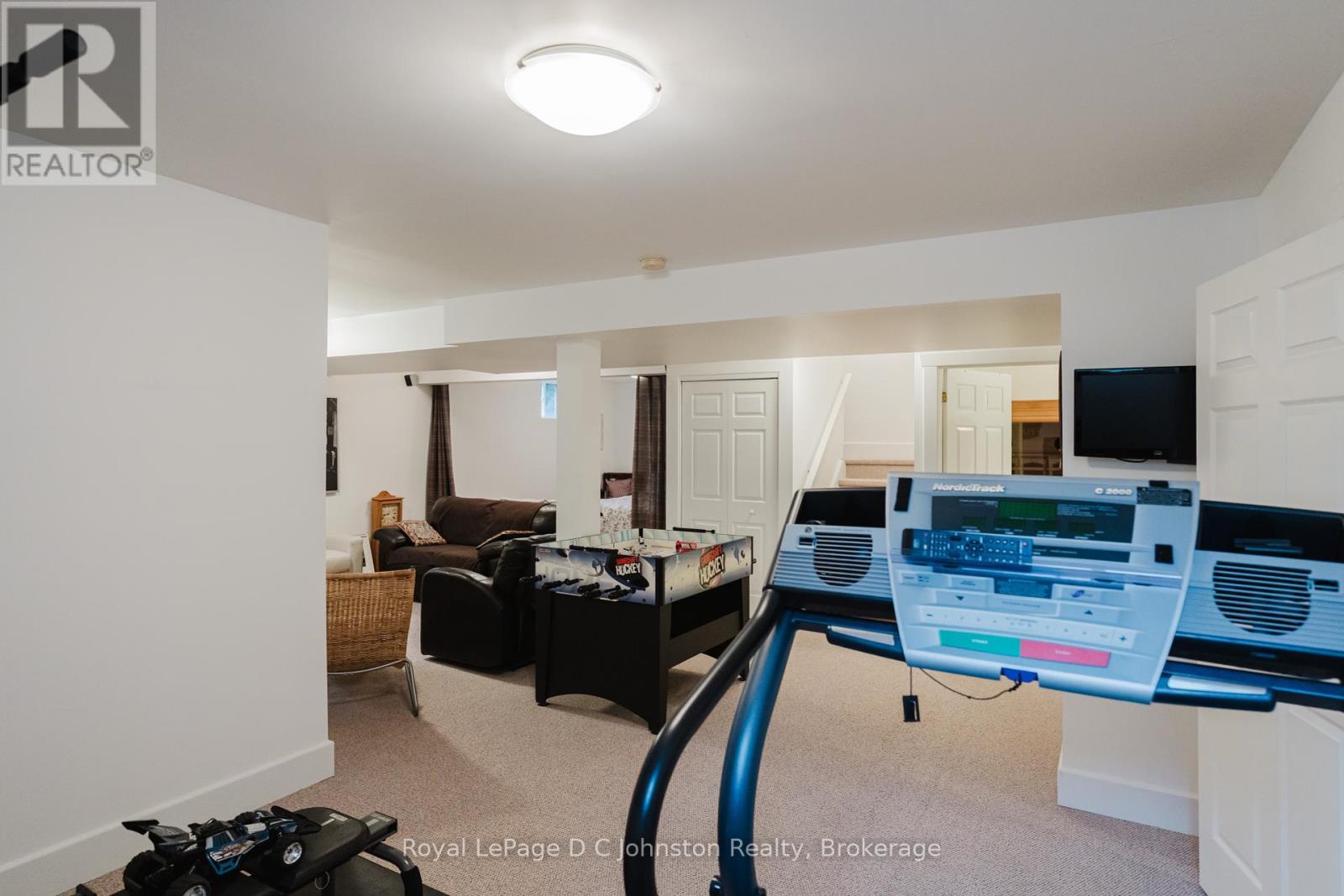 240 Summerhill Road, Saugeen Shores, Ontario  N0H 2L0 - Photo 35 - X12334915