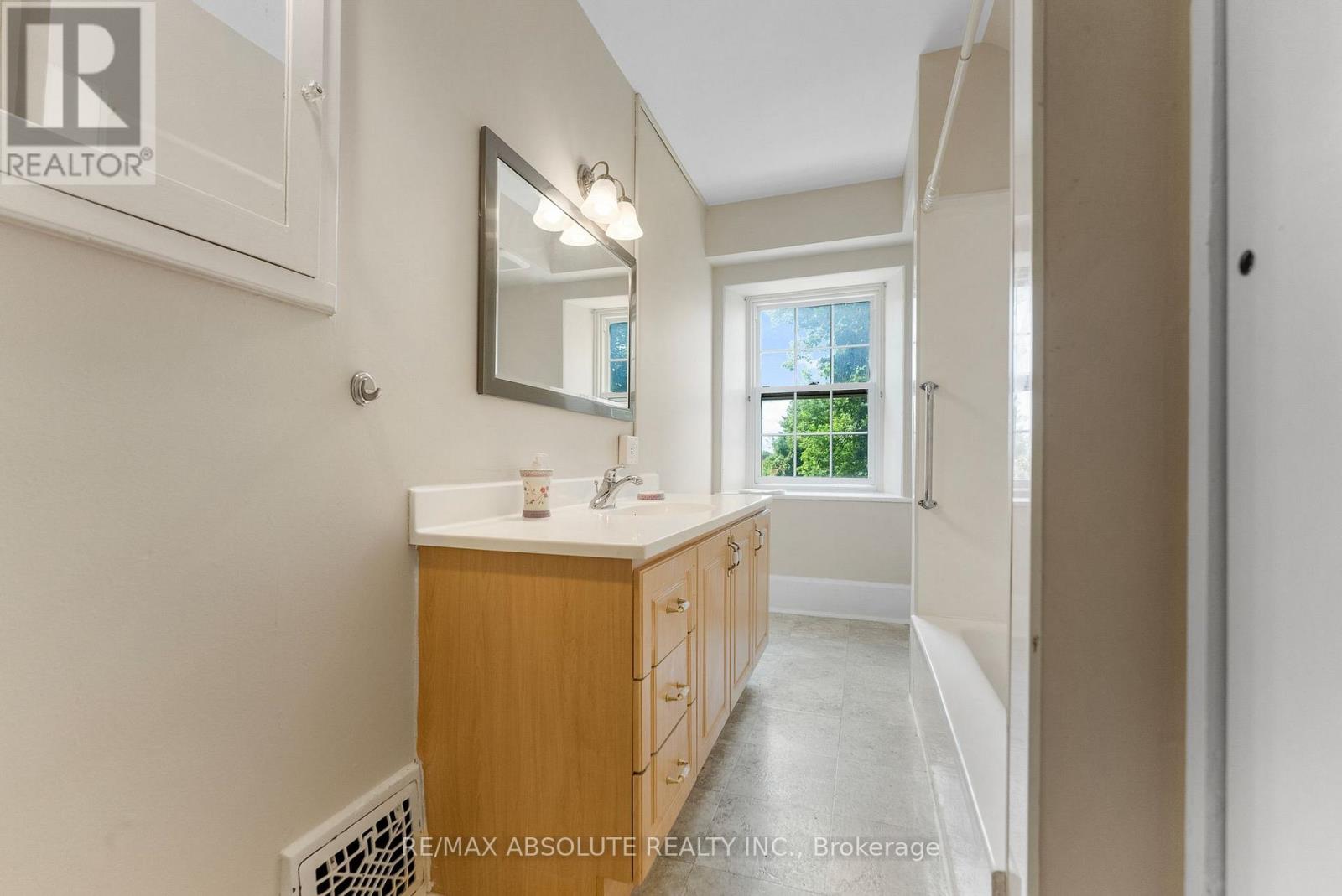 24 Ottawa Street, Arnprior, Ontario  K7S 1W8 - Photo 27 - X12359577