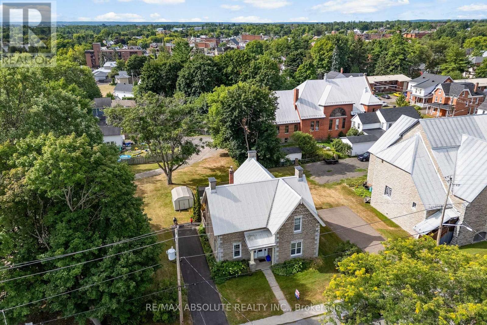 24 Ottawa Street, Arnprior, Ontario  K7S 1W8 - Photo 4 - X12359577