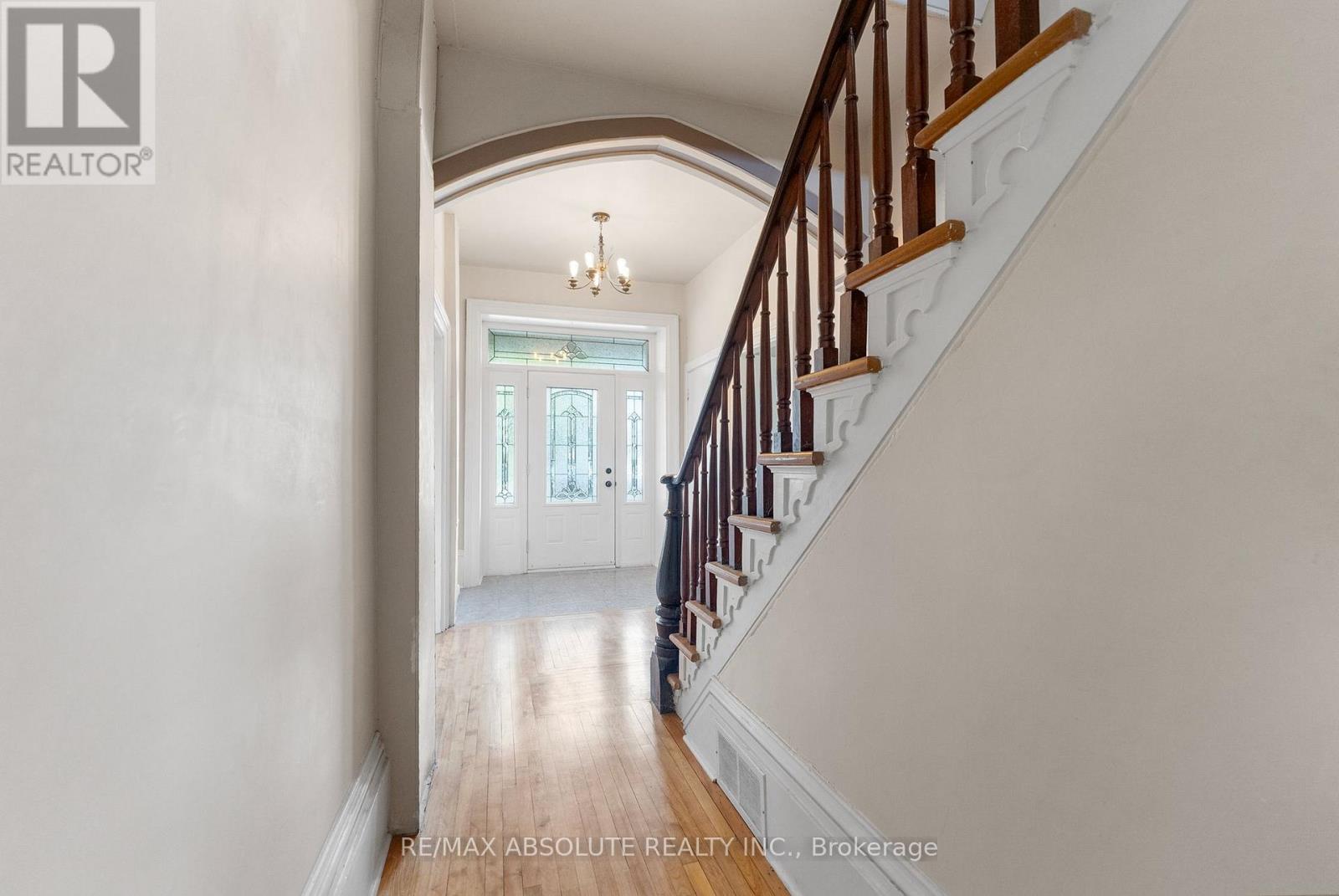 24 Ottawa Street, Arnprior, Ontario  K7S 1W8 - Photo 7 - X12359577