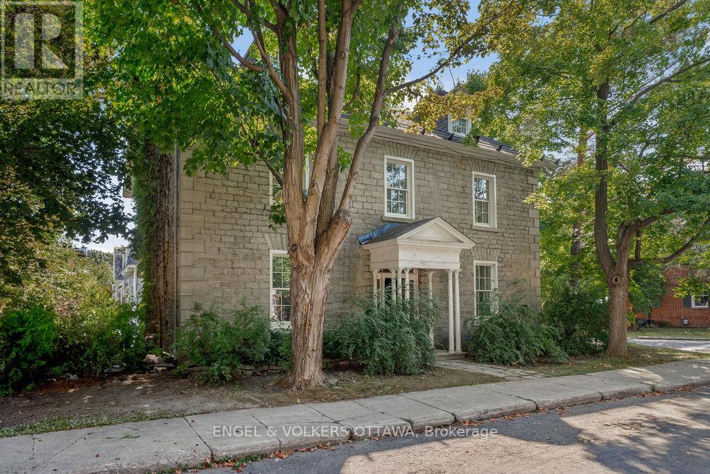 Property at 35 MACKAY STREET image 1