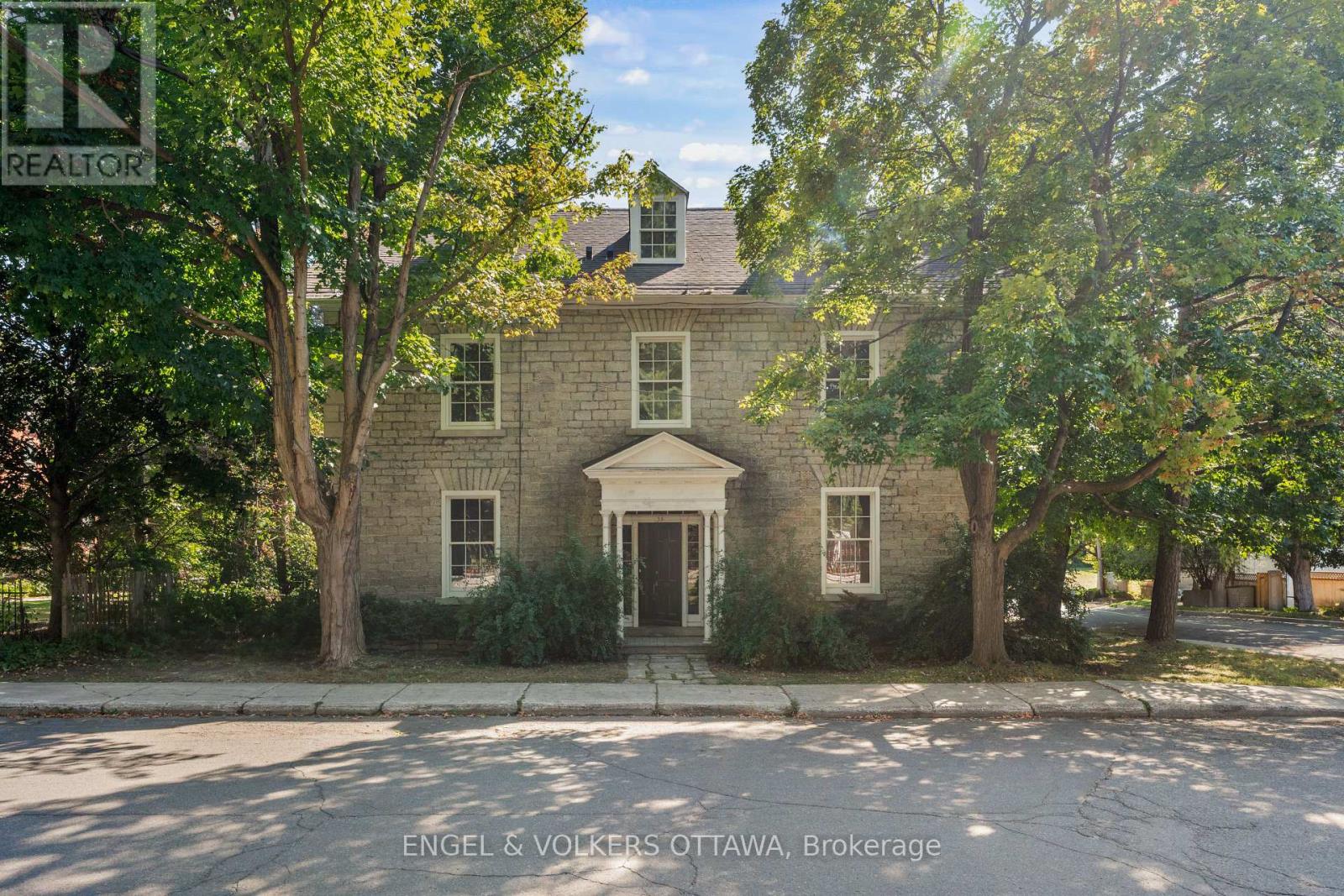 Property at 35 MACKAY STREET image 2