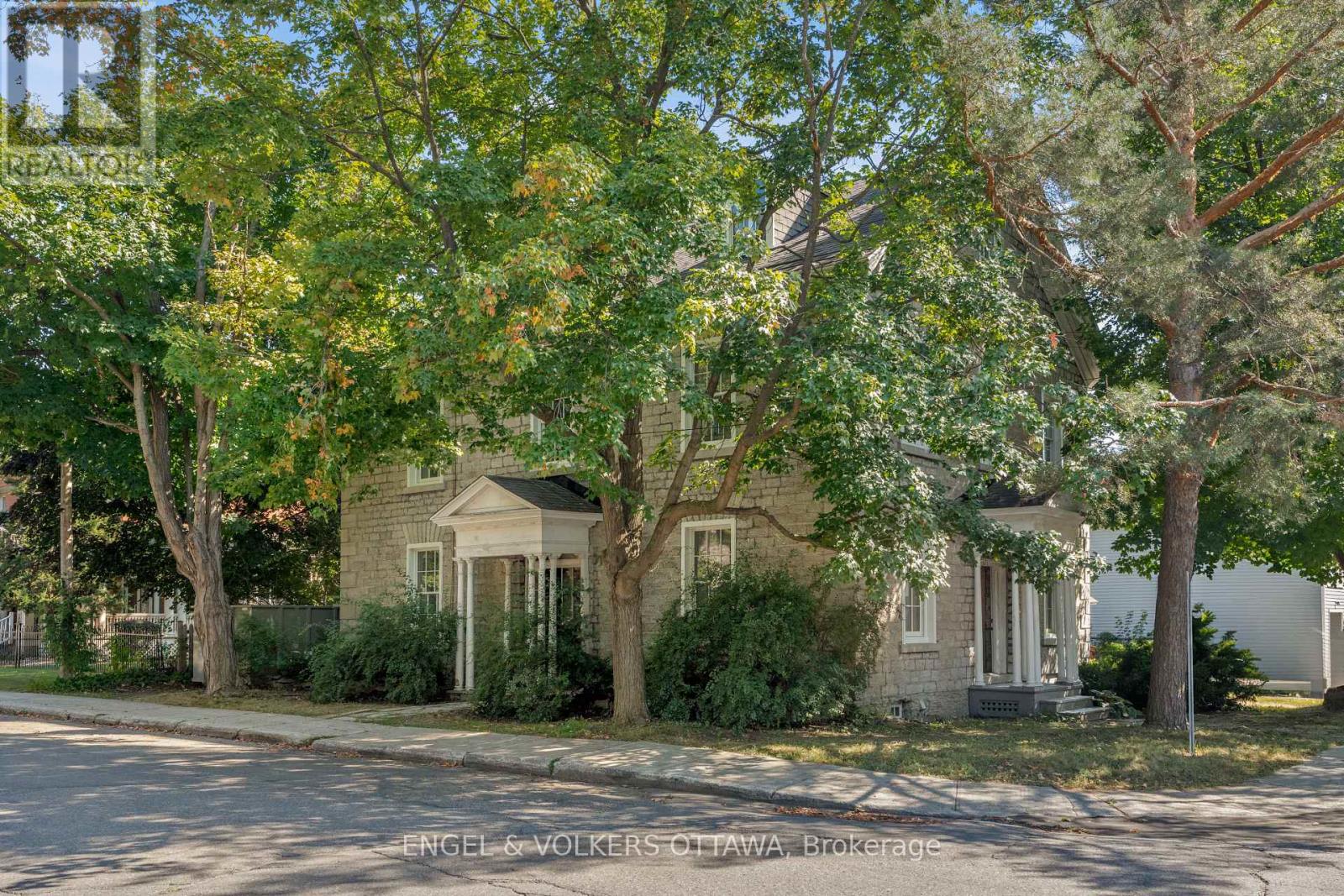 Property at 35 MACKAY STREET image 3