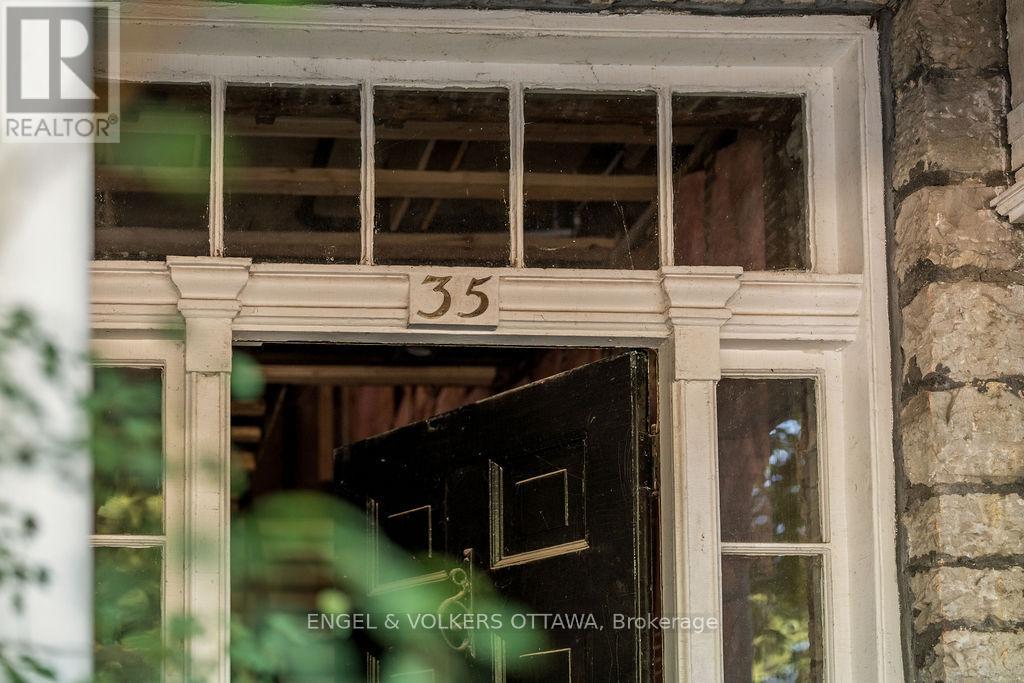 Property at 35 MACKAY STREET image 4