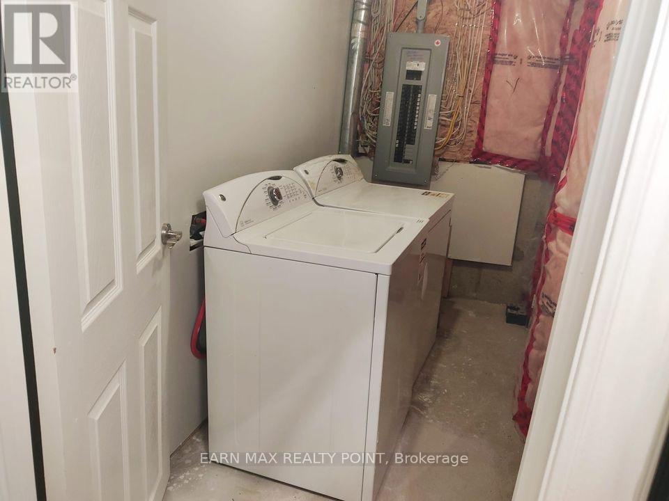 4 Stone Street, Halton Hills, Ontario  L7G 5W6 - Photo 6 - W12359560