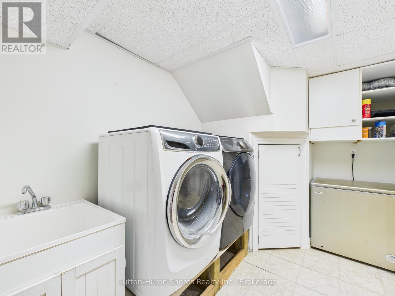 1049 Wellington Street, Saugeen Shores, Ontario  N0H 2C3 - Photo 21 - X12359601