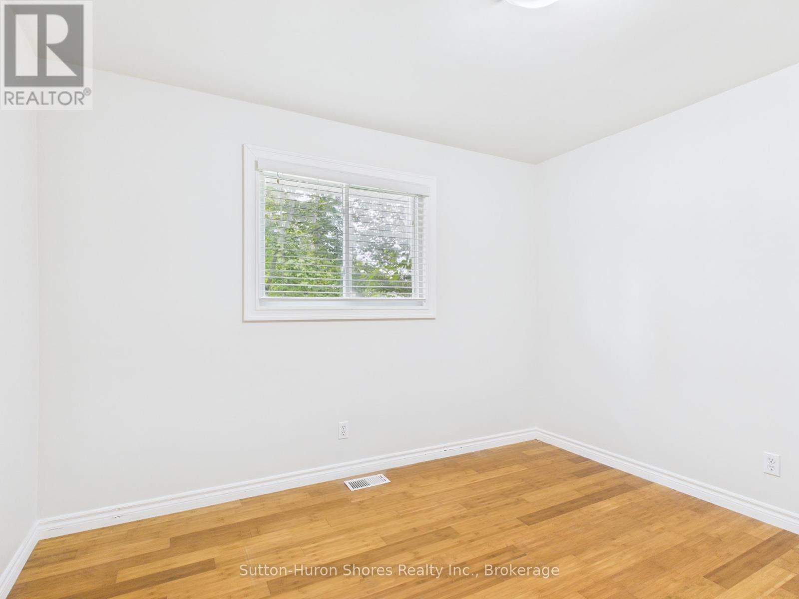 1049 Wellington Street, Saugeen Shores, Ontario  N0H 2C3 - Photo 28 - X12359601