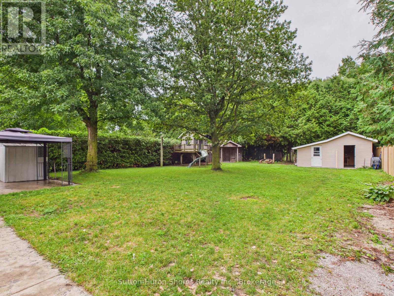 1049 Wellington Street, Saugeen Shores, Ontario  N0H 2C3 - Photo 4 - X12359601