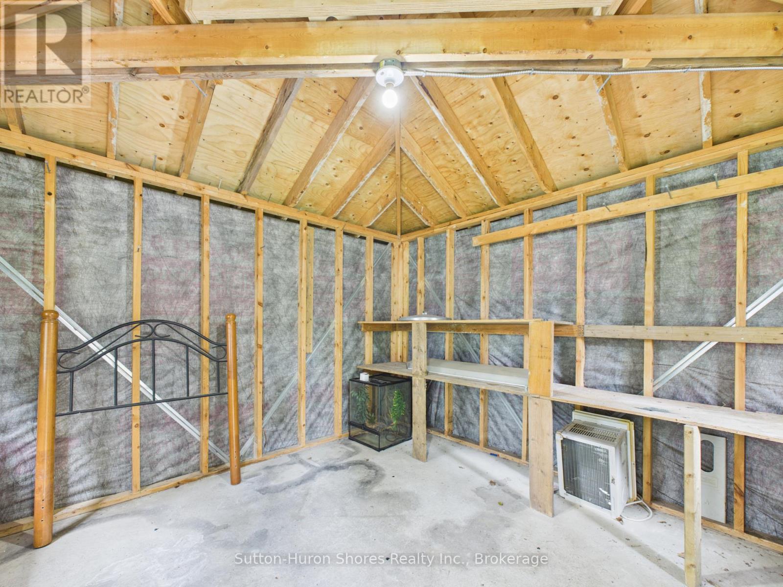 1049 Wellington Street, Saugeen Shores, Ontario  N0H 2C3 - Photo 8 - X12359601