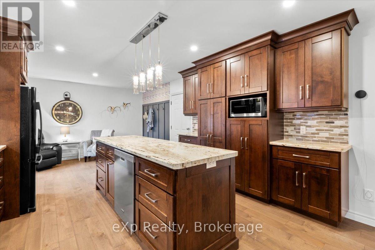 40 Arthur Street W, Minto, Ontario  N0G 1Z0 - Photo 9 - X12359605
