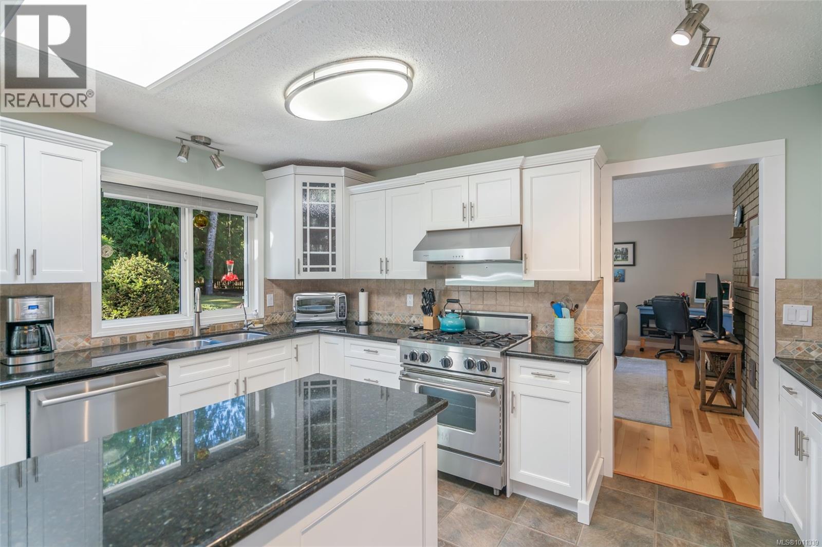 Property at 7955 Northwind Dr image 4