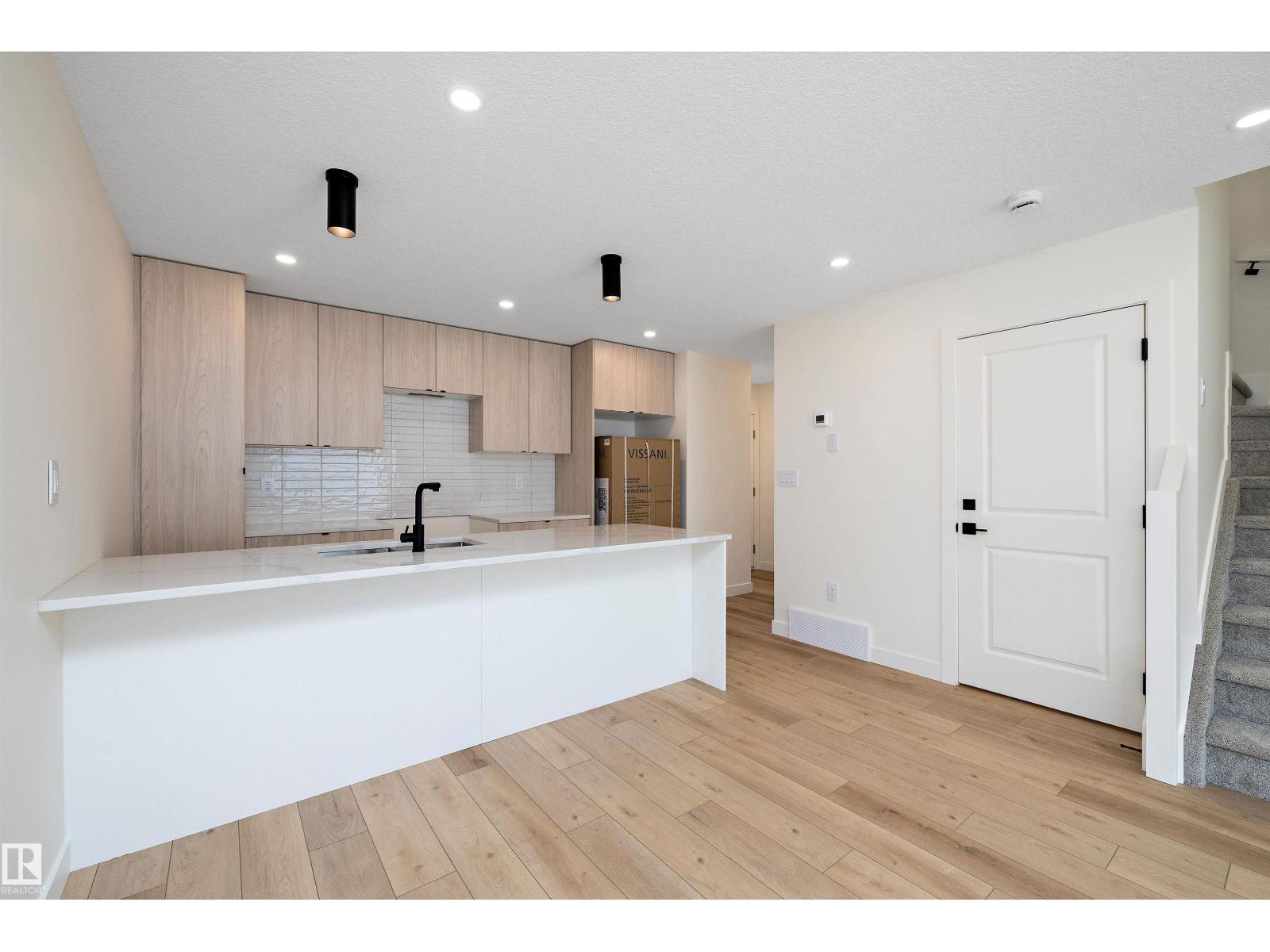 Property at 11338 89 ST NW image 4