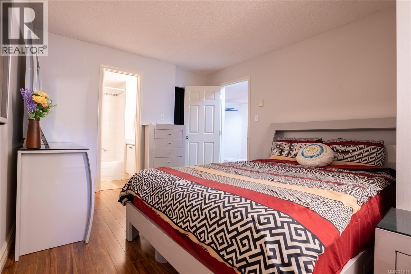 101 2710 Grosvenor Rd, Victoria, British Columbia V8T 3M9 - Photo 9 - 1011436