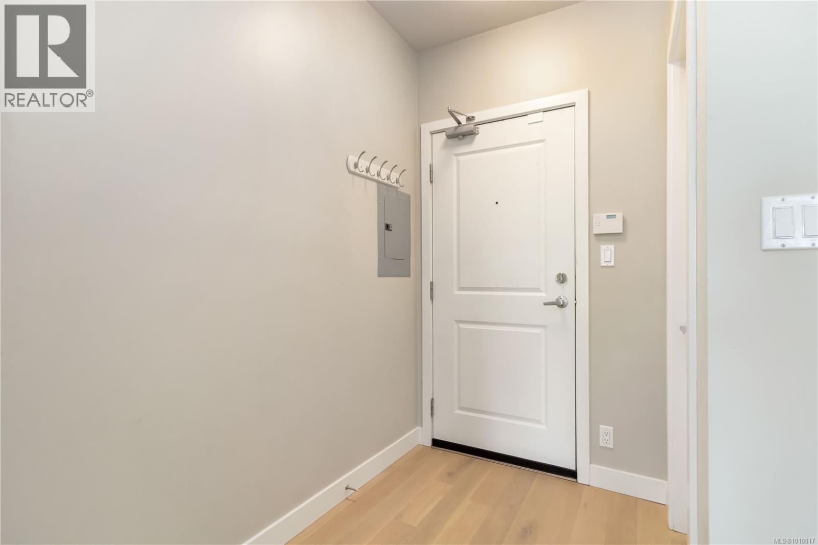 319 1375 Bear Mountain Pkwy, Langford, British Columbia  V9B 0C9 - Photo 2 - 1010817