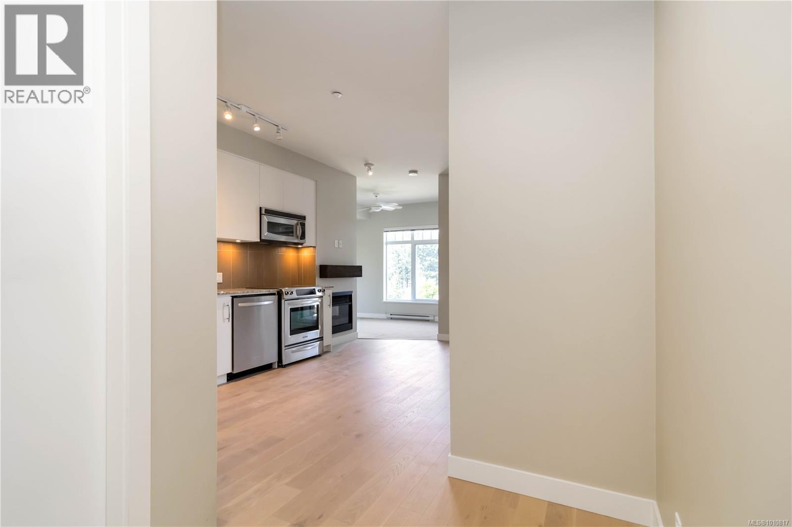 319 1375 Bear Mountain Pkwy, Langford, British Columbia  V9B 0C9 - Photo 3 - 1010817