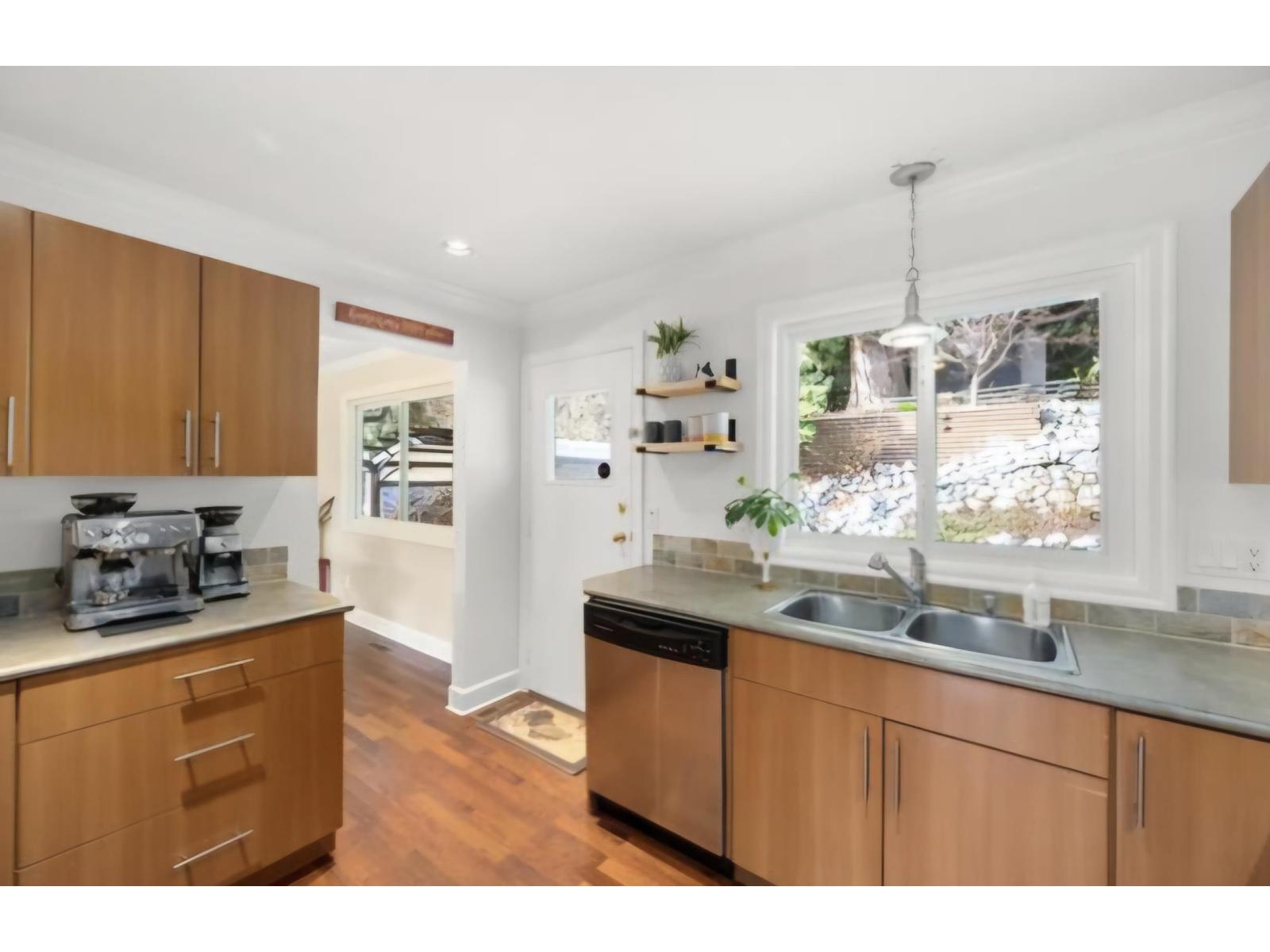 8055 Caribou Street, Mission, British Columbia  V2V 5R1 - Photo 4 - R3039288