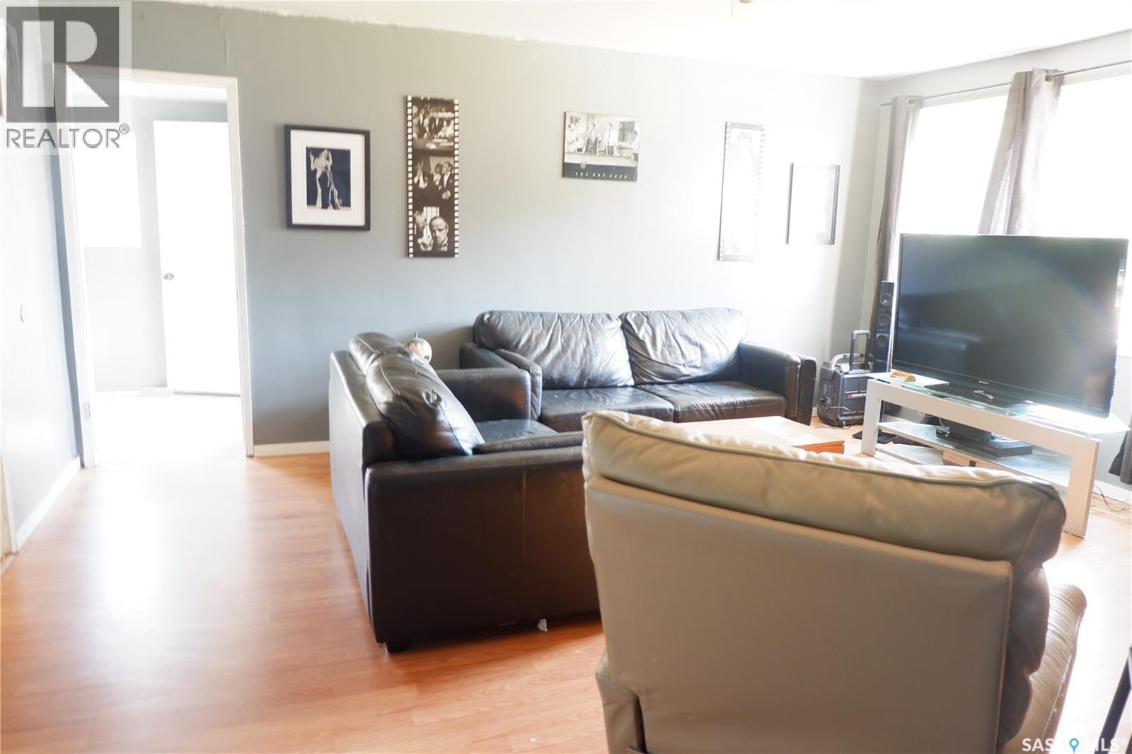 305 1st Street E, Mossbank, Saskatchewan  S0H 3G0 - Photo 12 - SK016205