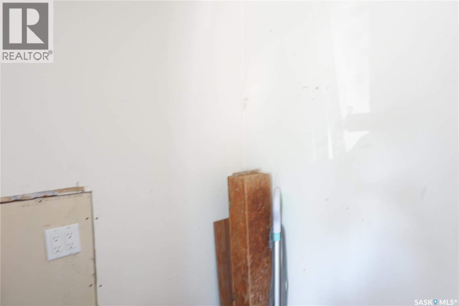 305 1st Street E, Mossbank, Saskatchewan  S0H 3G0 - Photo 14 - SK016205