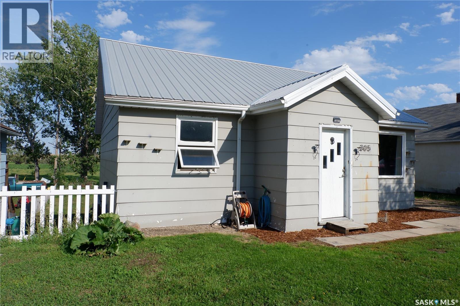 305 1st Street E, Mossbank, Saskatchewan  S0H 3G0 - Photo 26 - SK016205