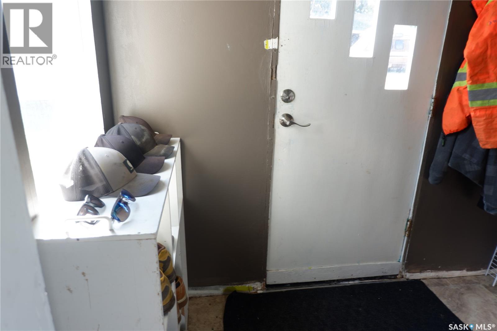 305 1st Street E, Mossbank, Saskatchewan  S0H 3G0 - Photo 24 - SK016205