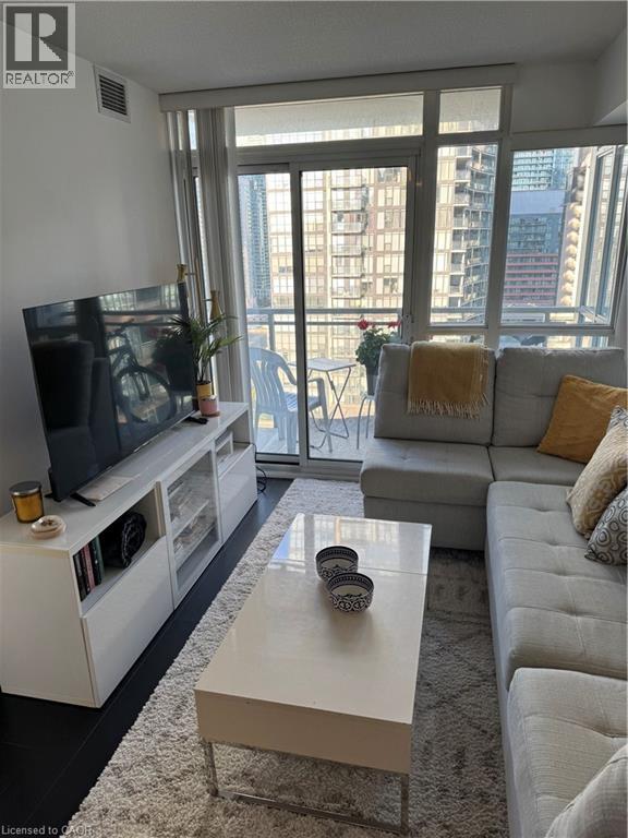 15 Iceboat Terrace Unit# 1805, Toronto, Ontario  M5V 4A5 - Photo 13 - 40762676
