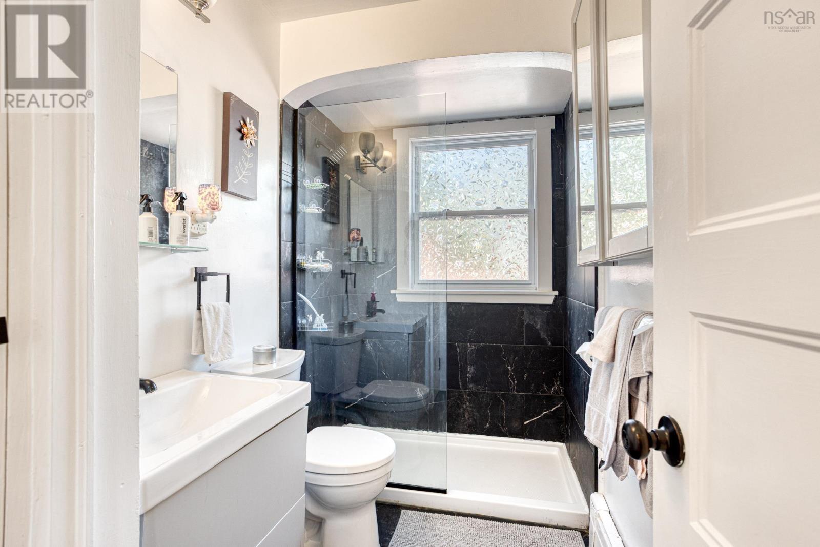 7041 Pearson Drive, Halifax, Nova Scotia  B3L 2K7 - Photo 17 - 202521408