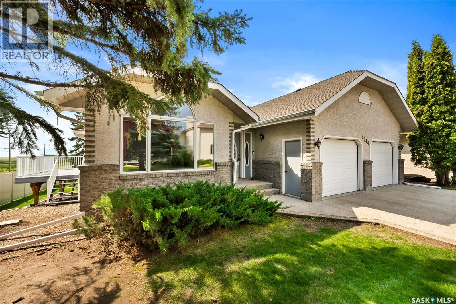 3644 Wedgwood Way, Regina, Saskatchewan  S4V 2M4 - Photo 2 - SK016374