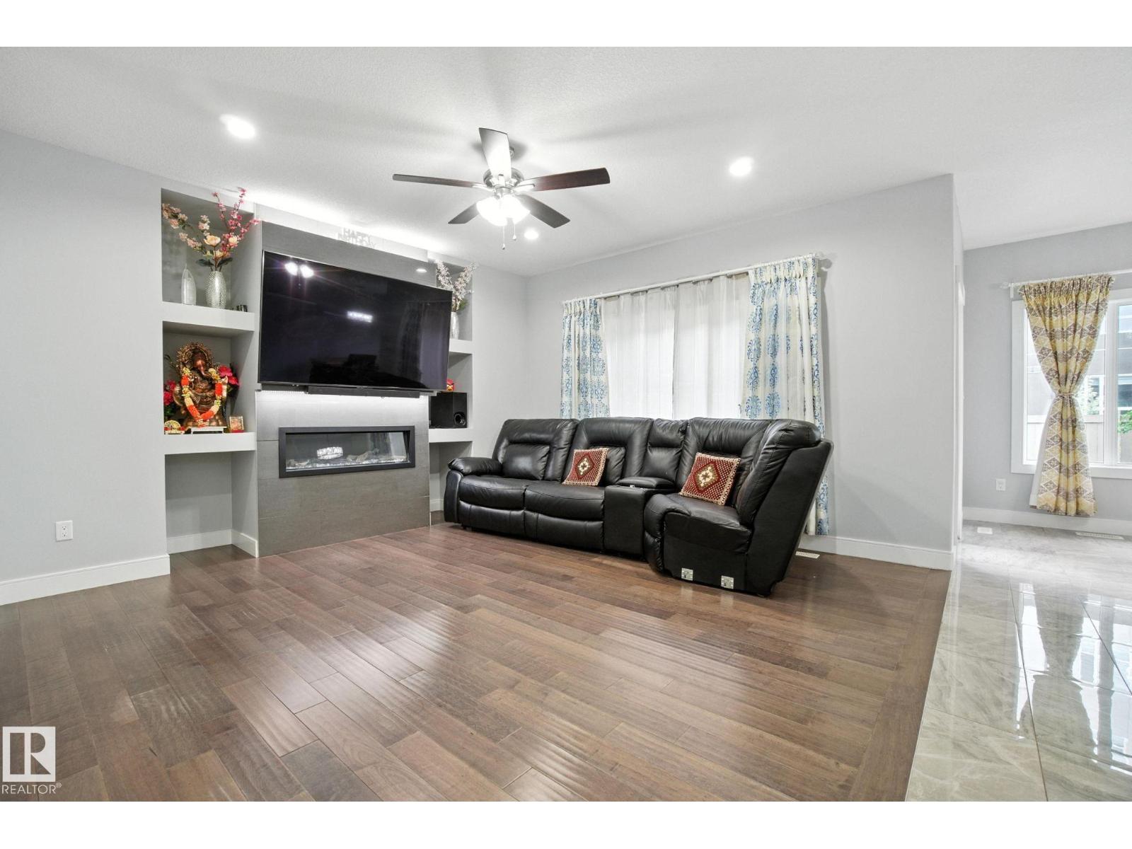 Property at 2419 17 AV NW image 2