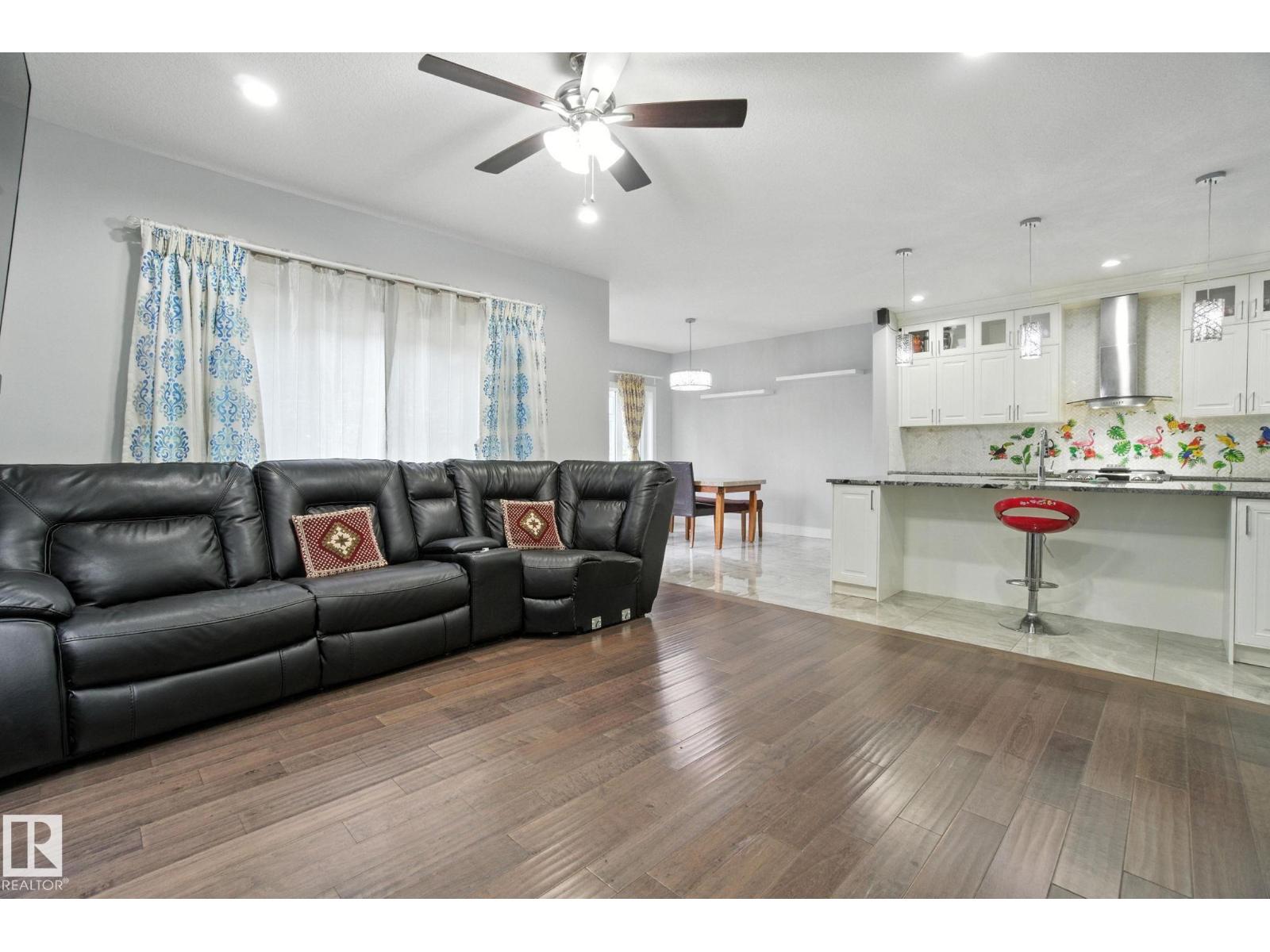 Property at 2419 17 AV NW image 3