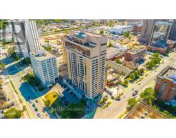 1601 - 389 DUNDAS STREET
