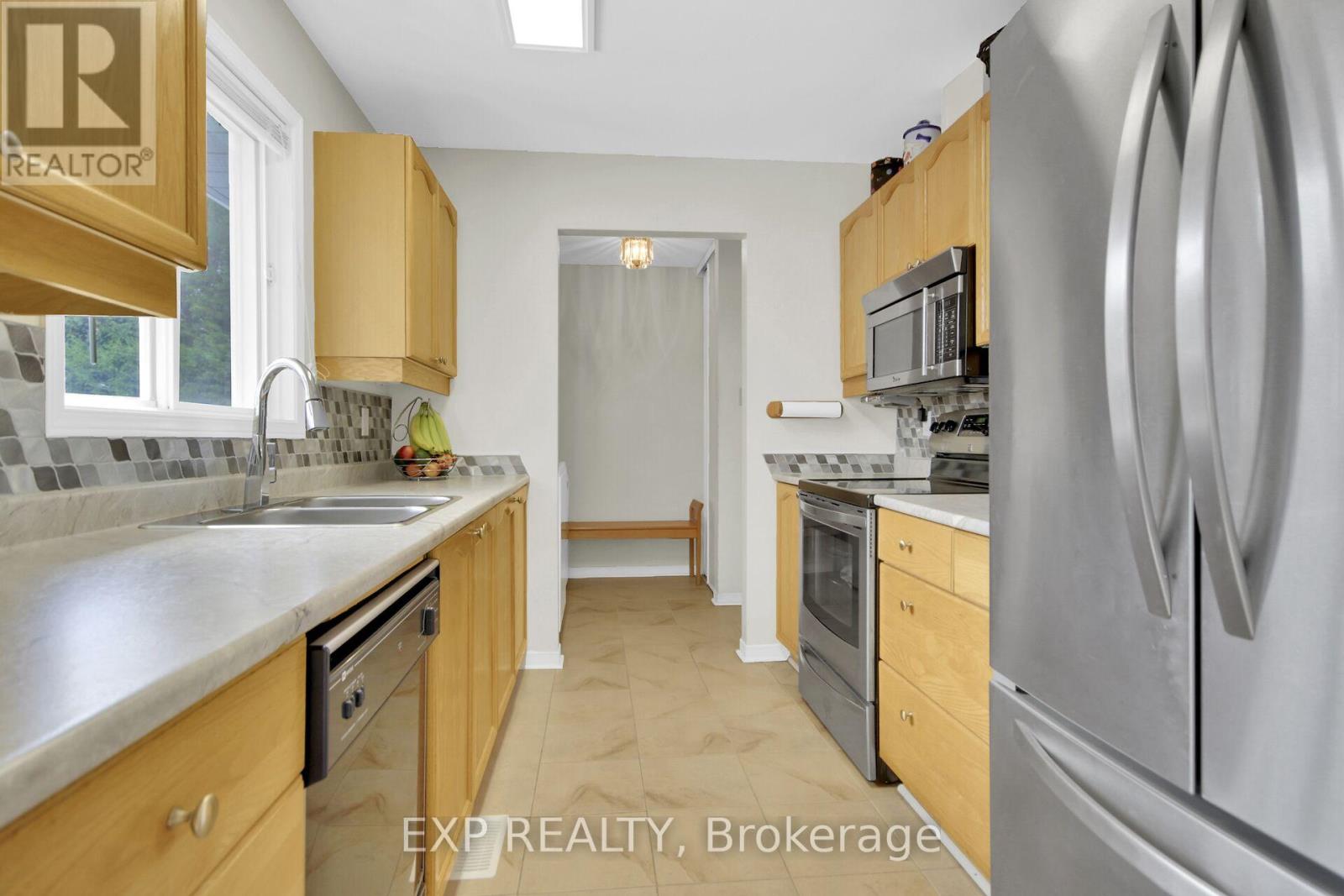 6454 Waterbury Lane, Ottawa, Ontario  K0A 2T0 - Photo 11 - X12359764