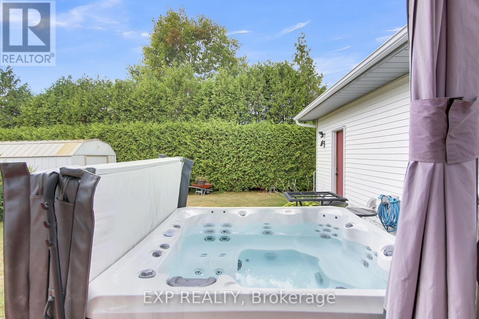 6454 Waterbury Lane, Ottawa, Ontario  K0A 2T0 - Photo 39 - X12359764