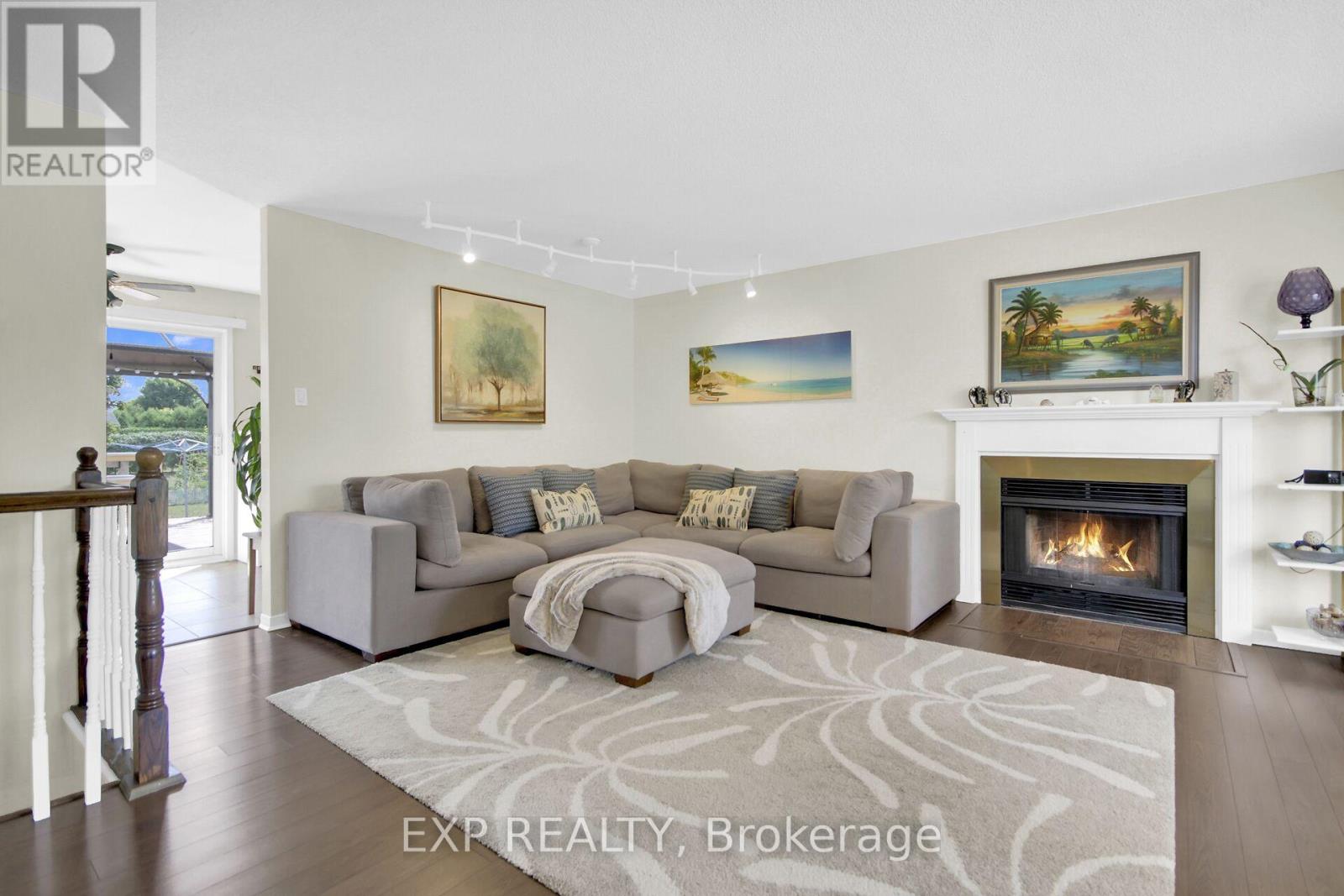 6454 Waterbury Lane, Ottawa, Ontario  K0A 2T0 - Photo 4 - X12359764