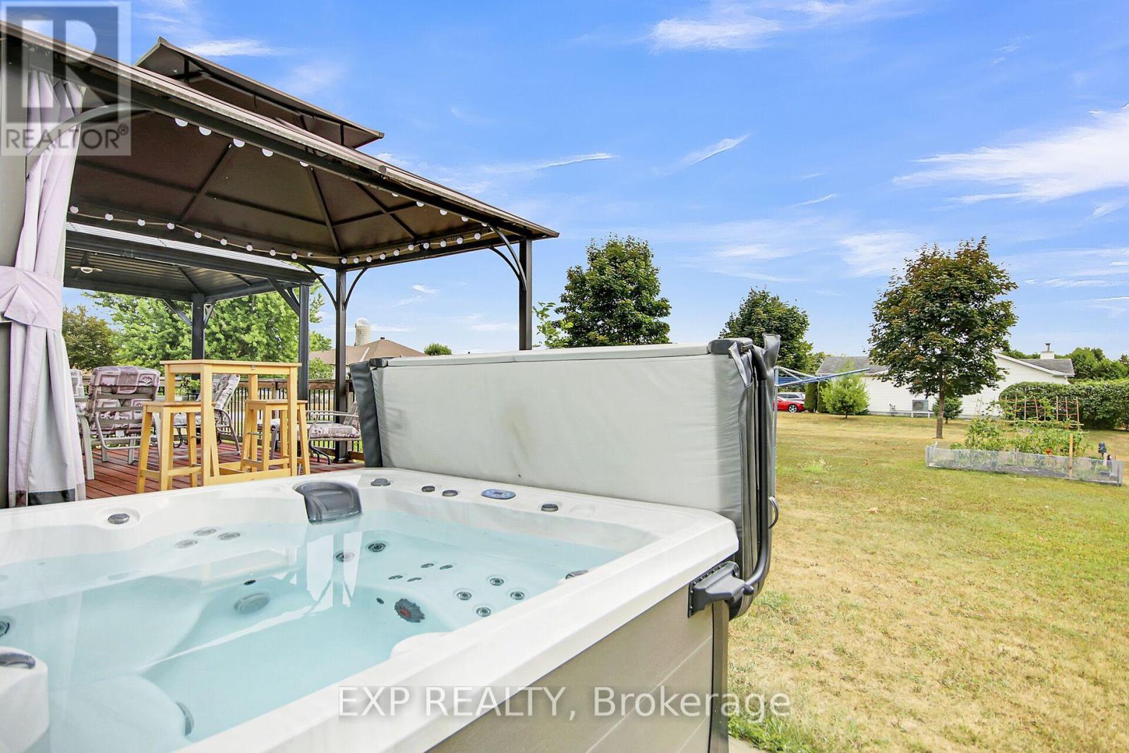 6454 Waterbury Lane, Ottawa, Ontario  K0A 2T0 - Photo 40 - X12359764