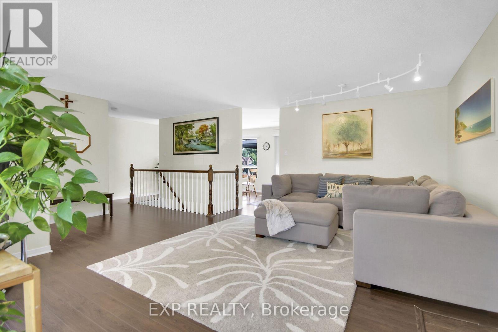 6454 Waterbury Lane, Ottawa, Ontario  K0A 2T0 - Photo 6 - X12359764