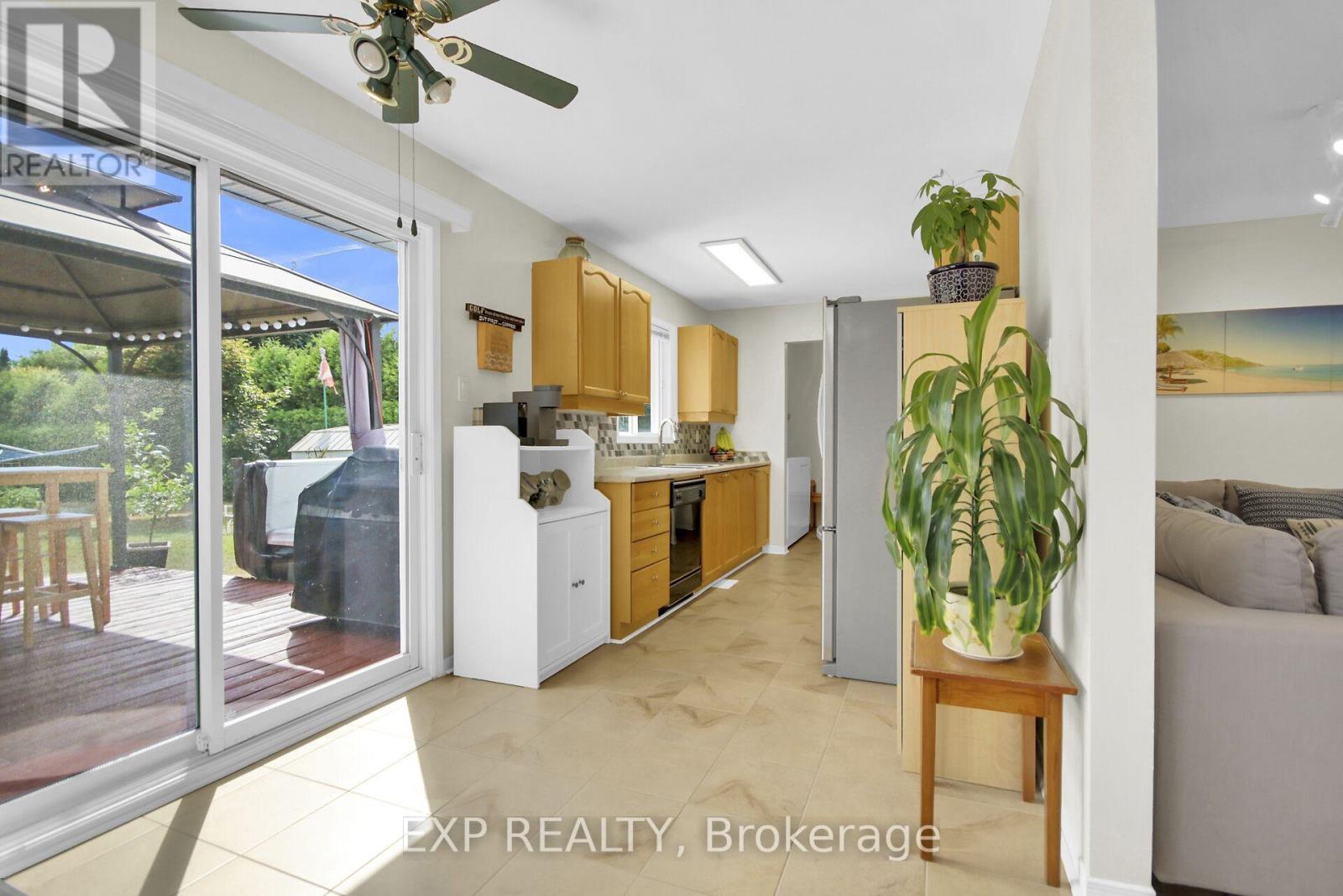 6454 Waterbury Lane, Ottawa, Ontario  K0A 2T0 - Photo 8 - X12359764