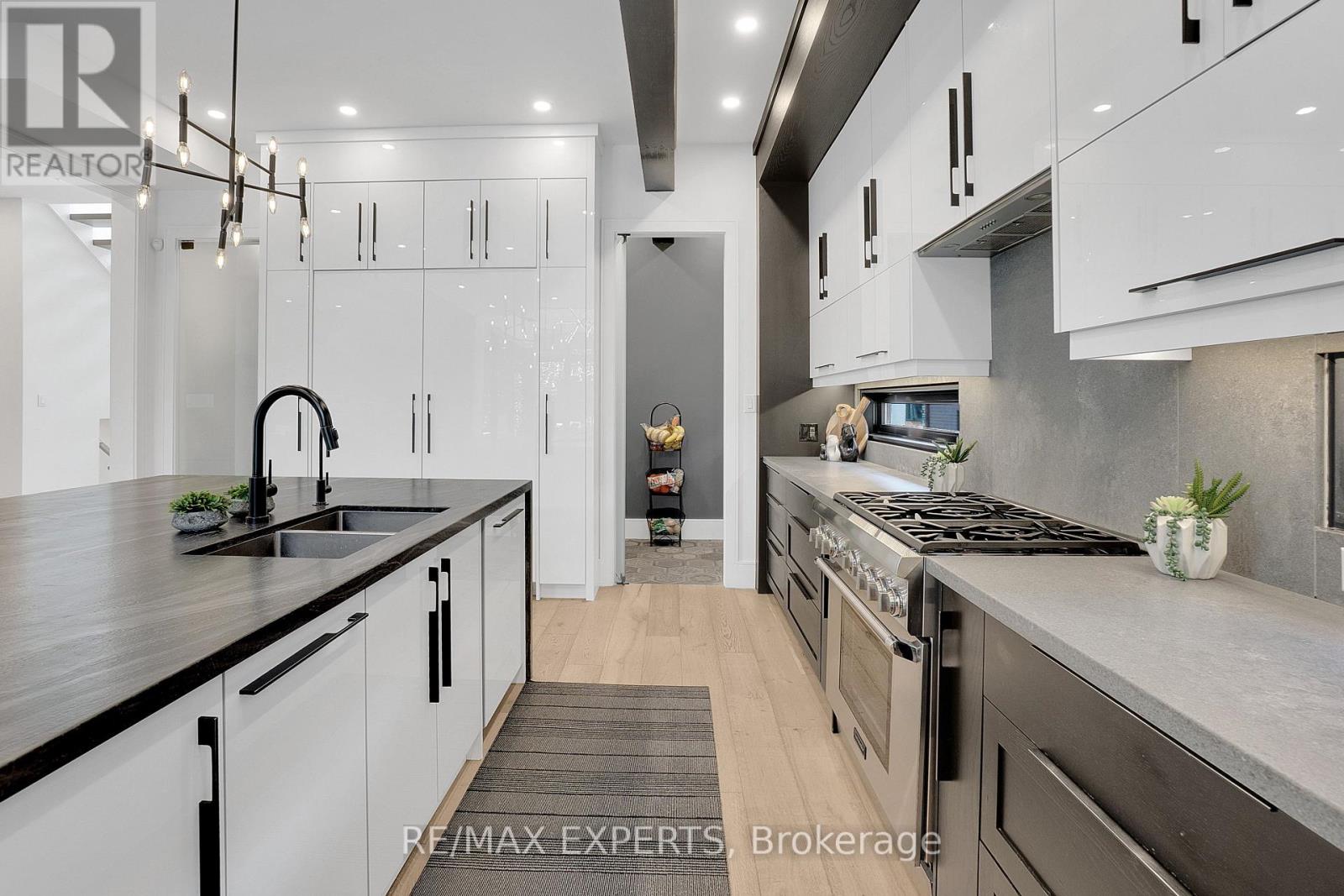 7 Woodvalley Drive, Toronto, Ontario  M9A 4H2 - Photo 10 - W12359607