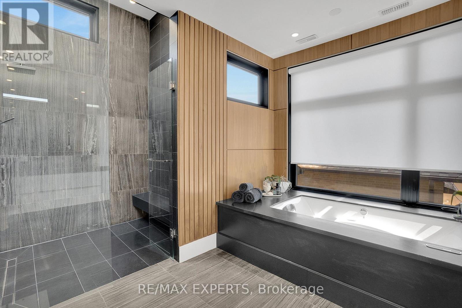 7 Woodvalley Drive, Toronto, Ontario  M9A 4H2 - Photo 19 - W12359607