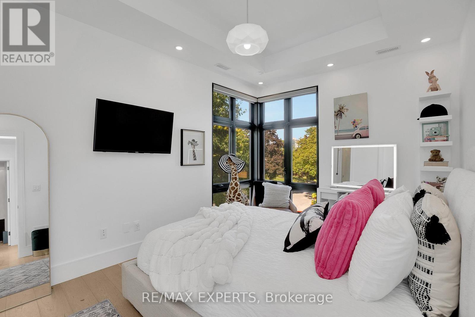 7 Woodvalley Drive, Toronto, Ontario  M9A 4H2 - Photo 22 - W12359607