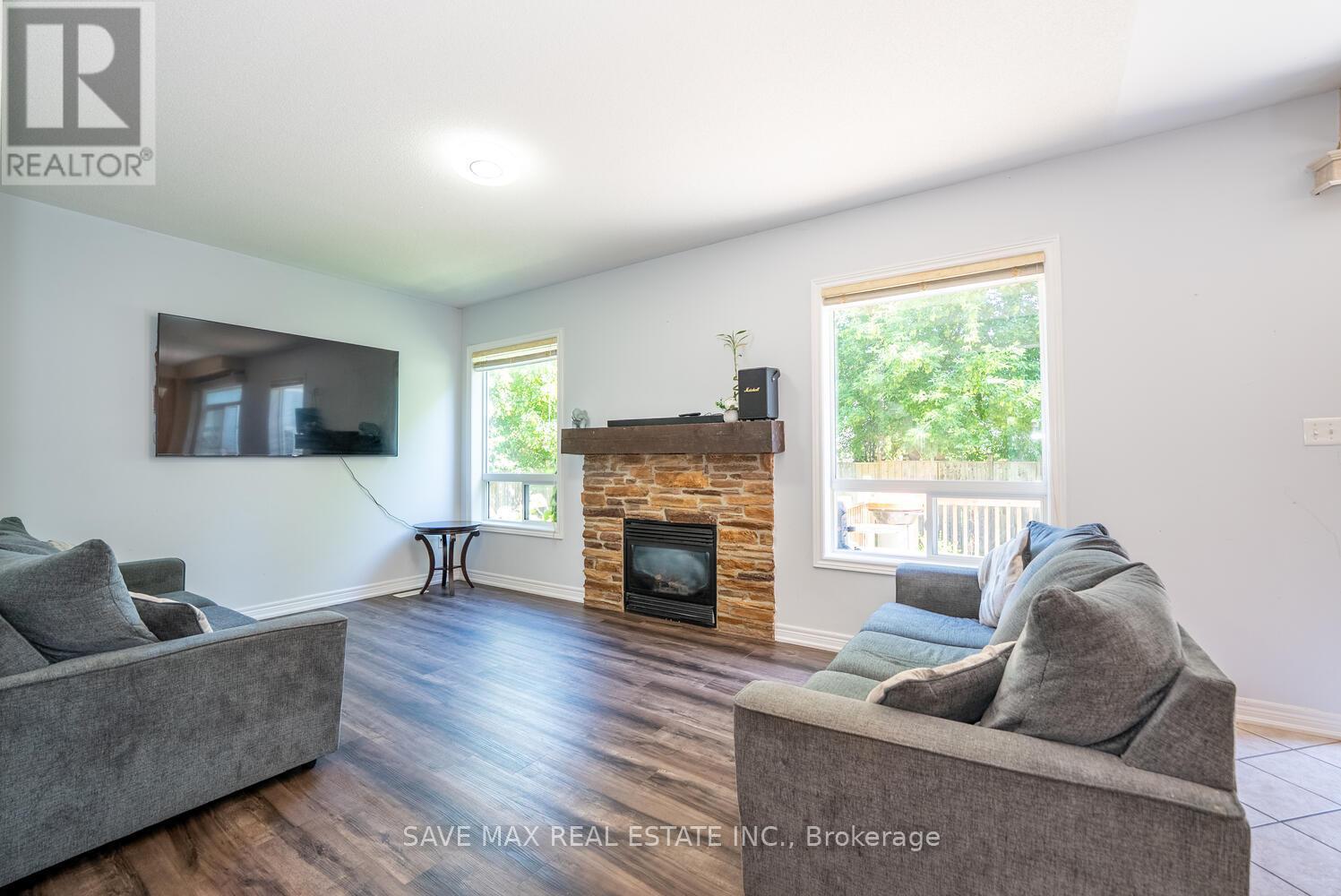 39 Hurst Street, Halton Hills, Ontario  L7J 2Z8 - Photo 12 - W12359646