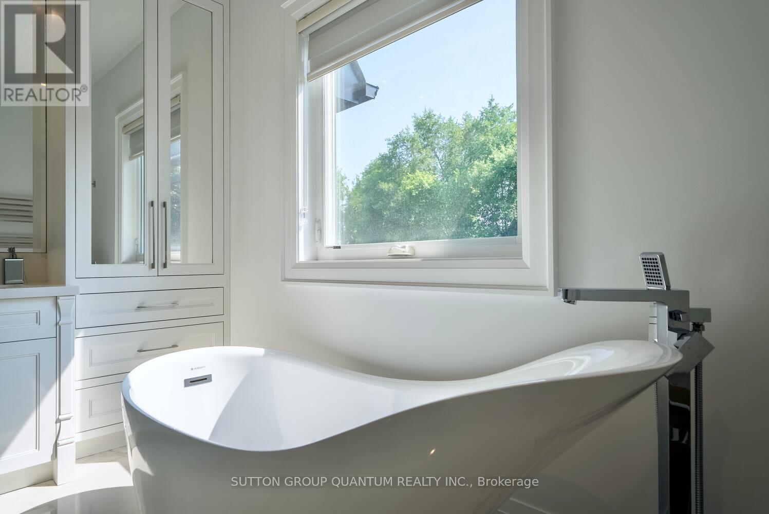 1486 Pembroke Drive, Oakville, Ontario  L6H 1V8 - Photo 33 - W12359655