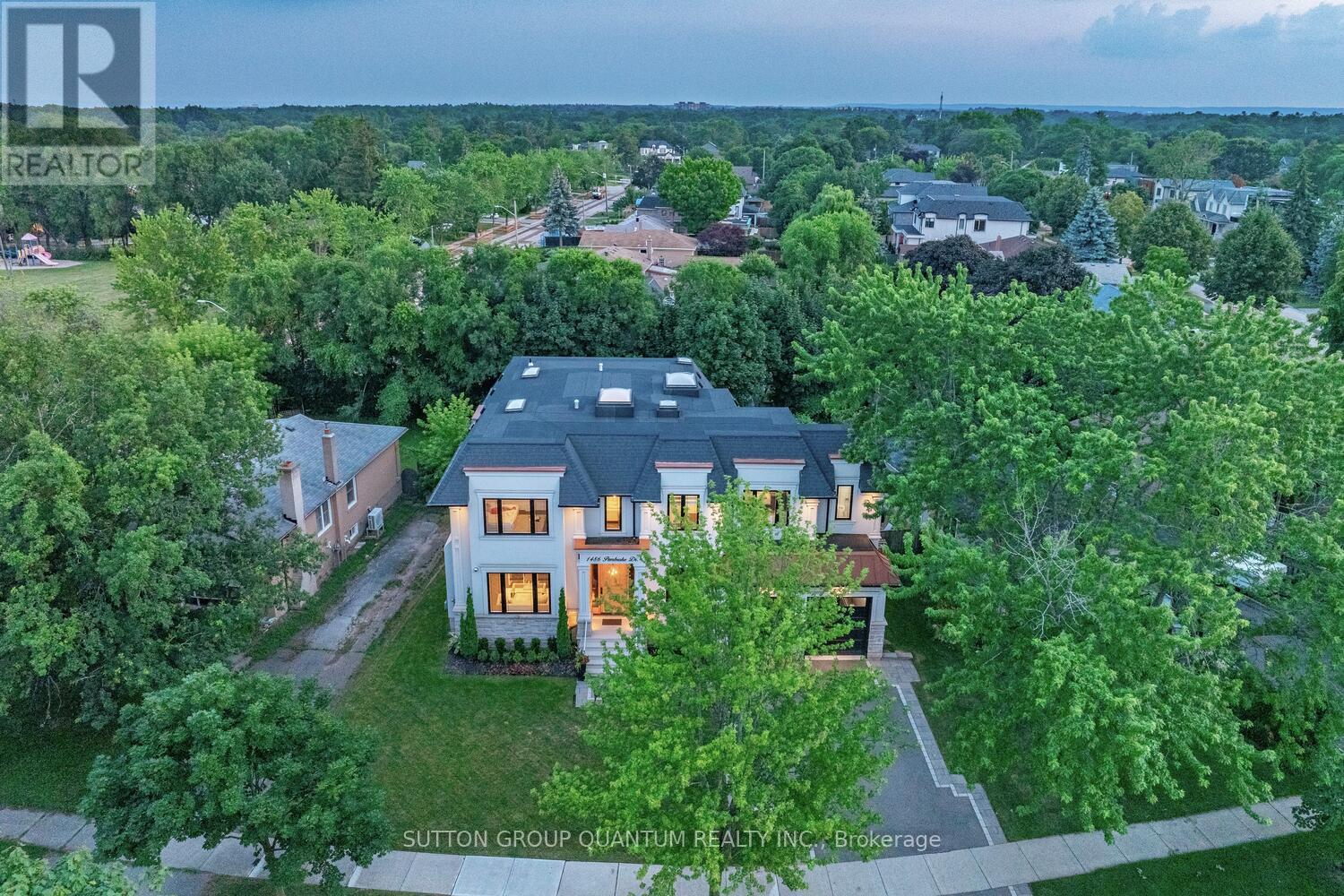 1486 Pembroke Drive, Oakville, Ontario  L6H 1V8 - Photo 47 - W12359655
