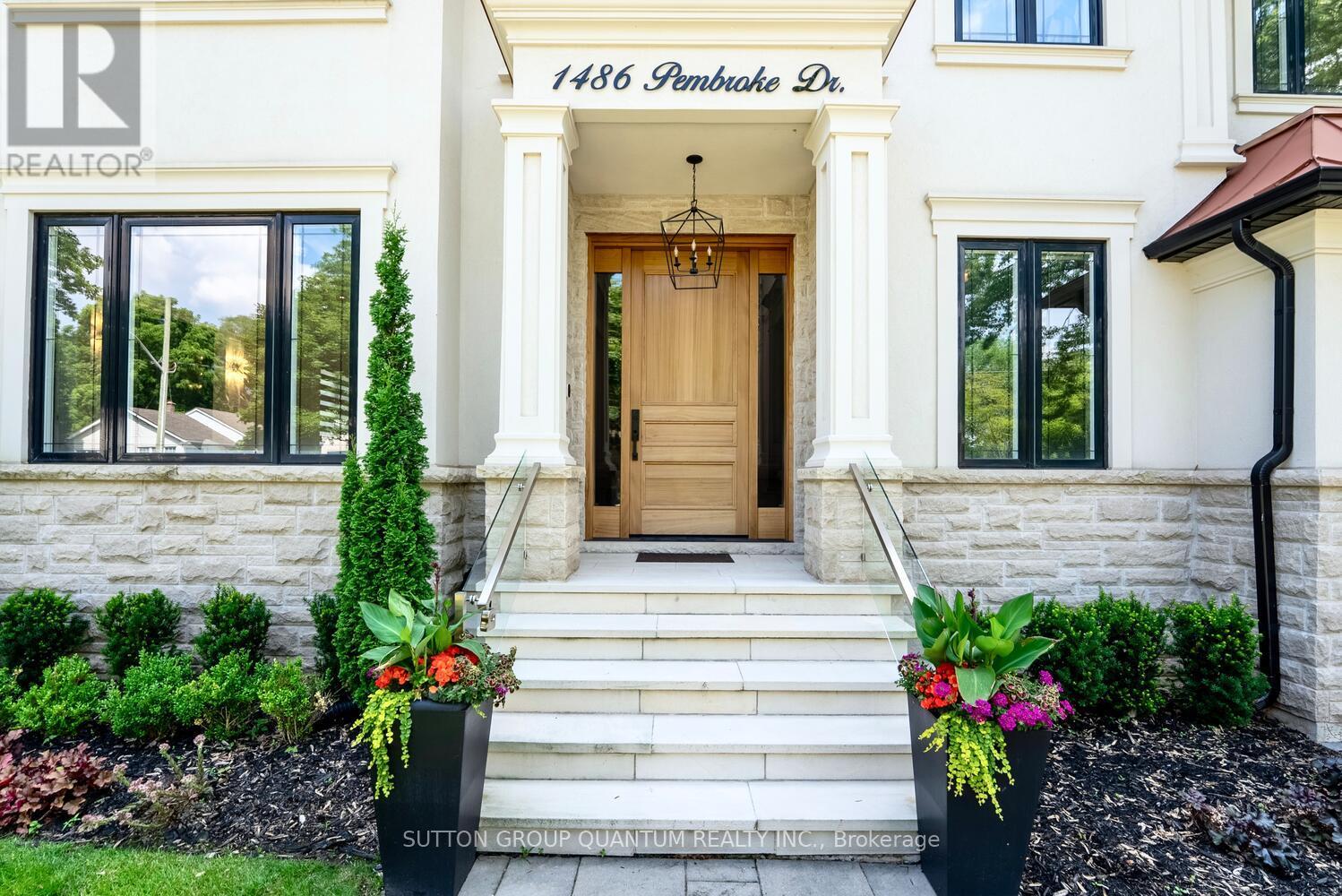1486 Pembroke Drive, Oakville, Ontario  L6H 1V8 - Photo 7 - W12359655