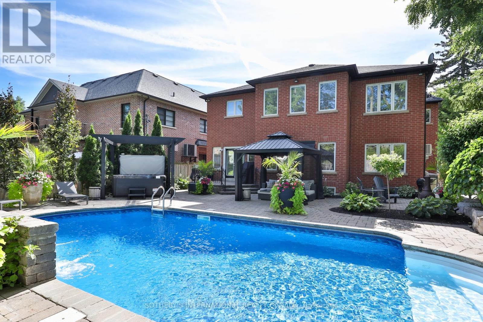 Property at 1437 ISLINGTON AVENUE image 2