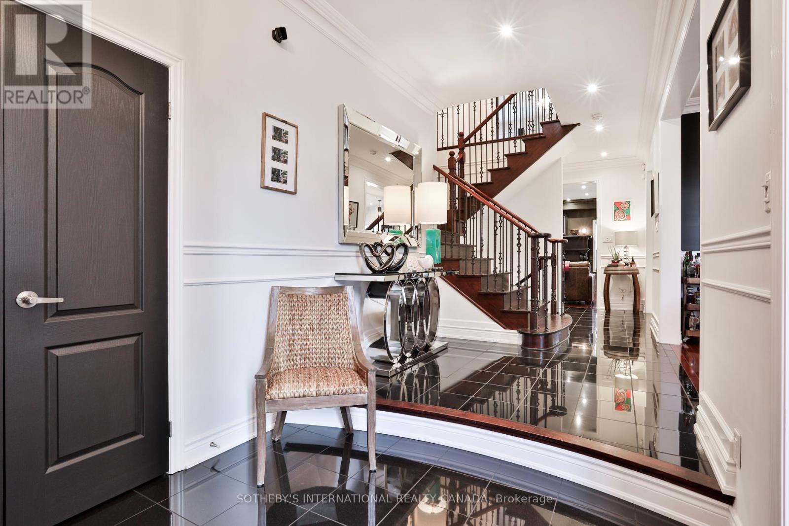 Property at 1437 ISLINGTON AVENUE image 3