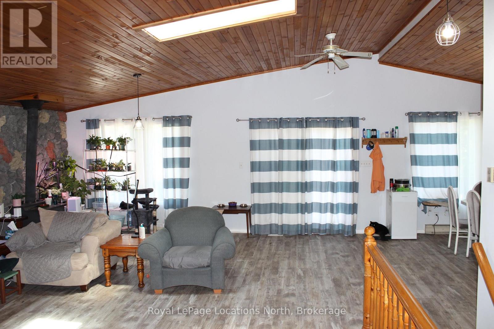 30 Earl Street, Wasaga Beach, Ontario  L9Z 2M6 - Photo 14 - S12359724